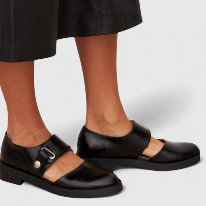 Clarisa – Eleganckie buty retro z klamrą