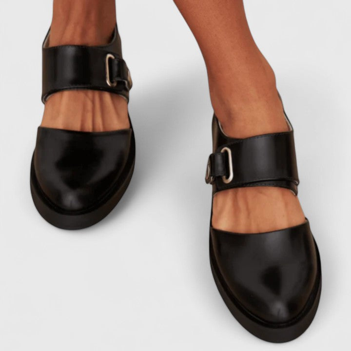 Clarisa – Eleganckie buty retro z klamrą