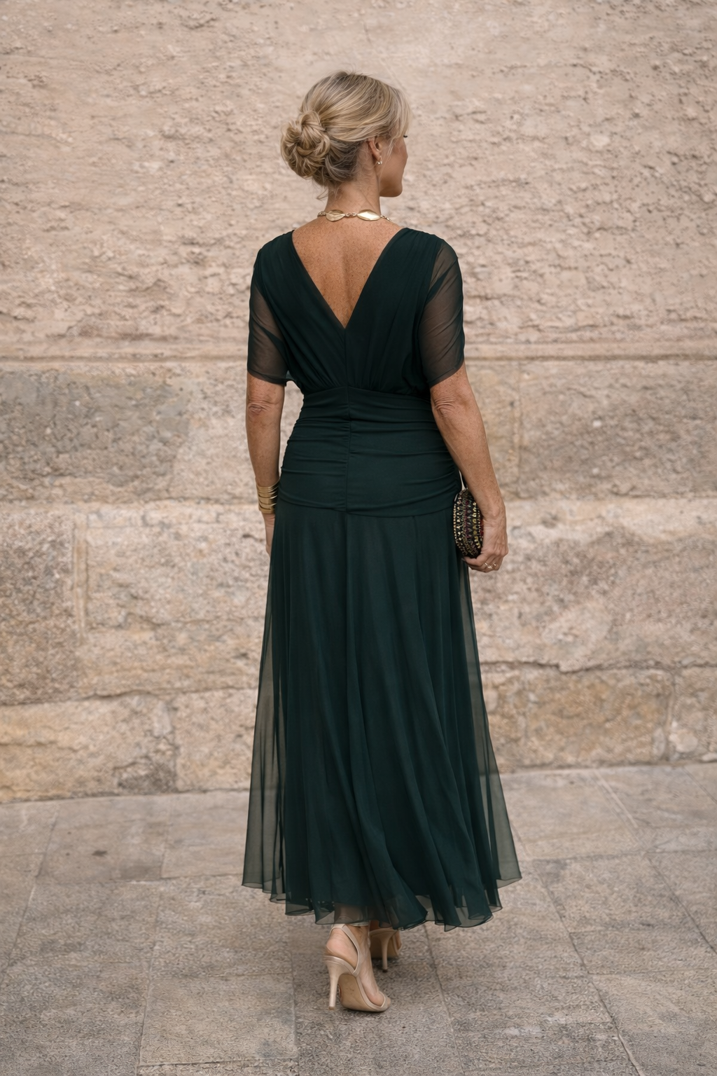 Elegancka Sukienka Maxi na Przyjęcie z Dekoltem w Serek