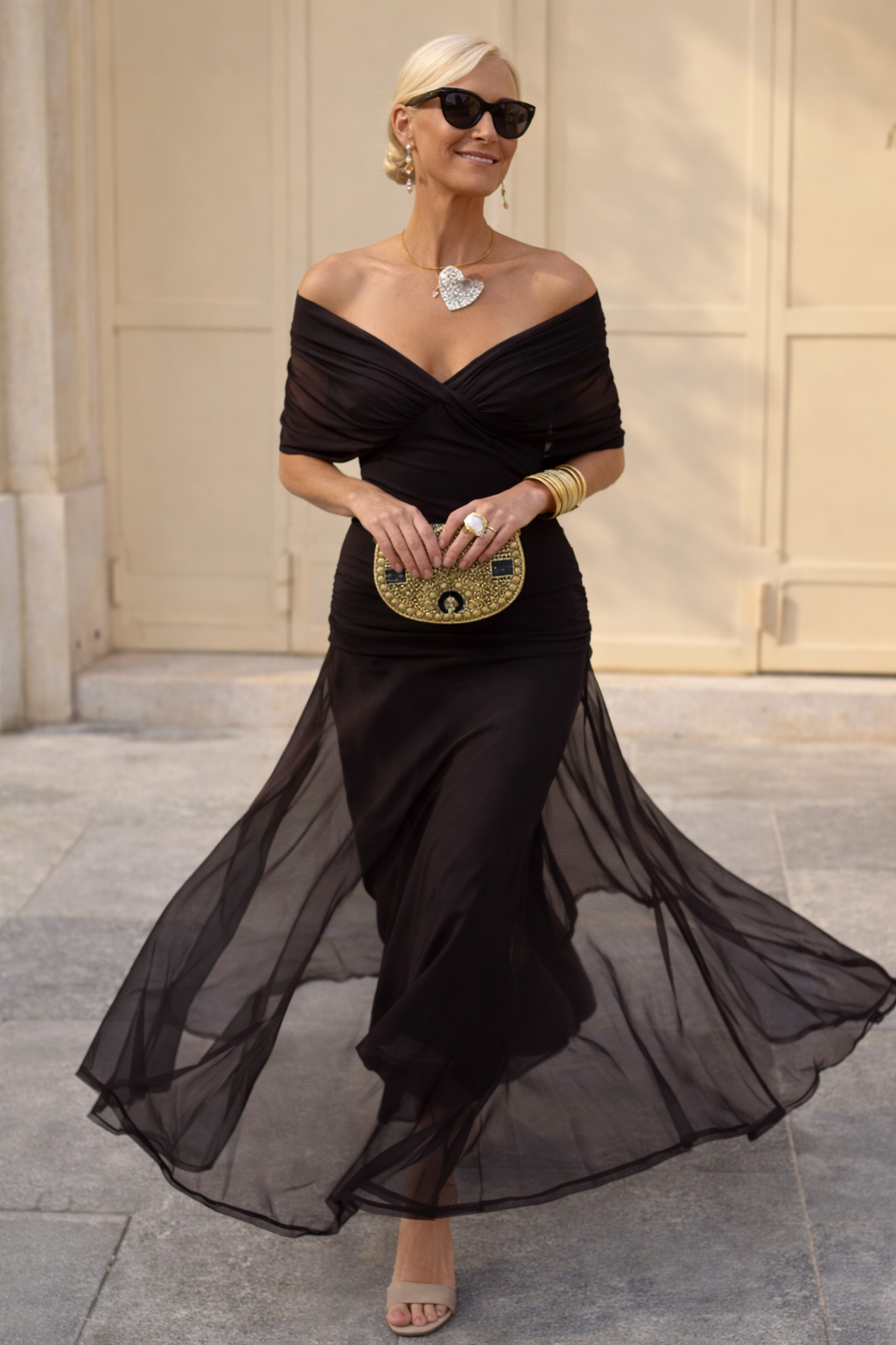 Elegancka Sukienka Maxi na Przyjęcie z Dekoltem w Serek
